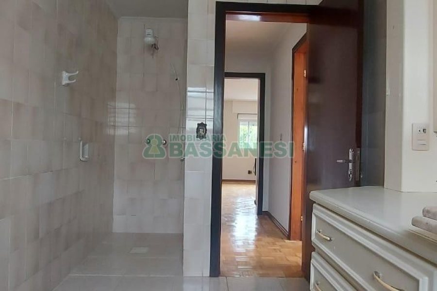 Casa com 283m², 5 dormitórios, 3 vagas, no bairro Jardim América em Caxias do Sul para Alugar ou Comprar