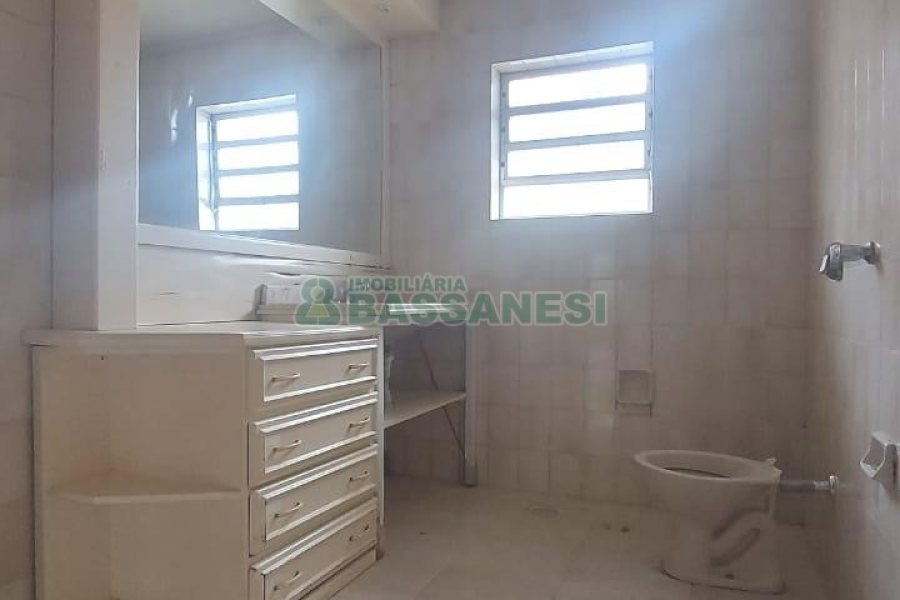 Casa com 283m², 5 dormitórios, 3 vagas, no bairro Jardim América em Caxias do Sul para Alugar ou Comprar