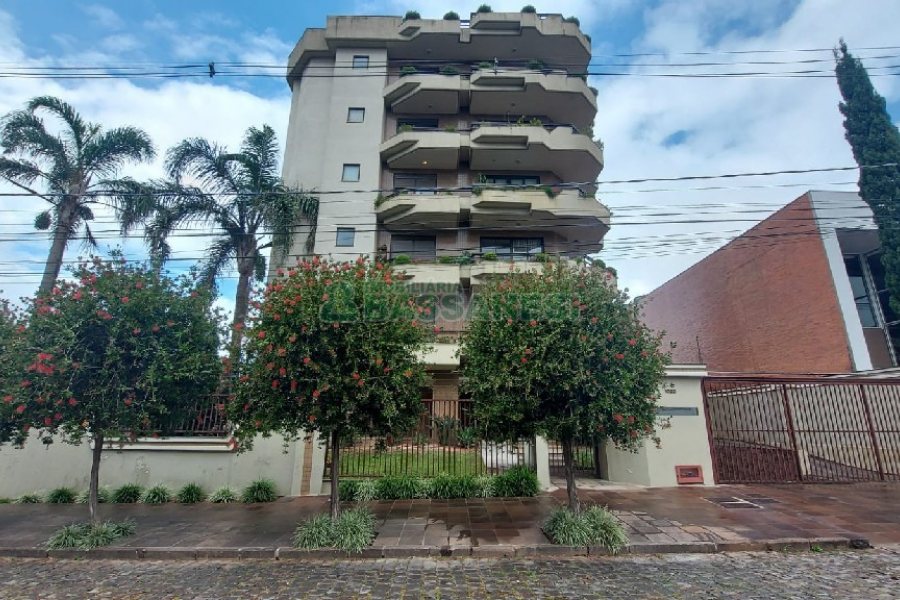 Apto/Cobertura com 328m², 3 dormitórios, 4 vagas, no bairro De Lazzer em Caxias do Sul para Comprar