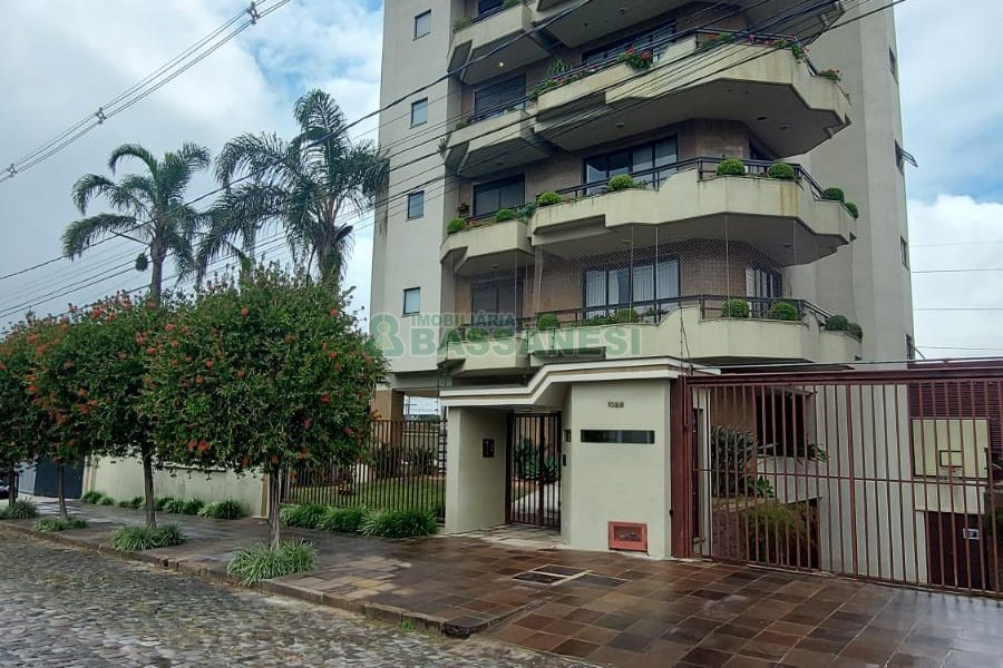 Apto/Cobertura com 328m², 3 dormitórios, 4 vagas, no bairro De Lazzer em Caxias do Sul para Comprar