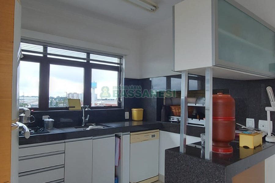 Apto/Cobertura com 328m², 3 dormitórios, 4 vagas, no bairro De Lazzer em Caxias do Sul para Comprar