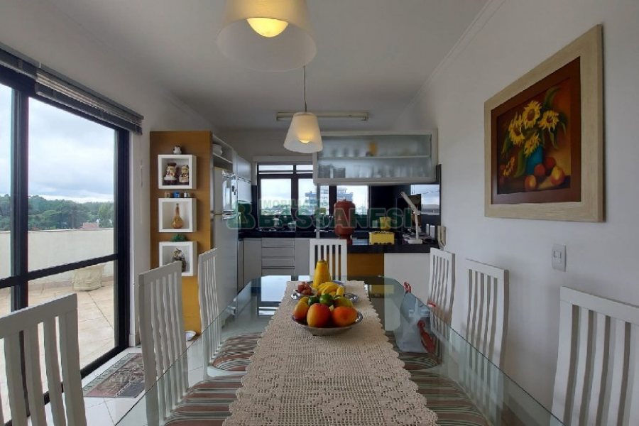 Apto/Cobertura com 328m², 3 dormitórios, 4 vagas, no bairro De Lazzer em Caxias do Sul para Comprar