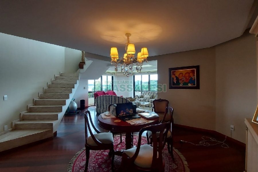 Apto/Cobertura com 328m², 3 dormitórios, 4 vagas, no bairro De Lazzer em Caxias do Sul para Comprar