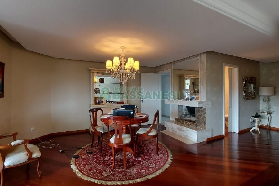 Apto/Cobertura com 328m², 3 dormitórios, 4 vagas, no bairro De Lazzer em Caxias do Sul para Comprar