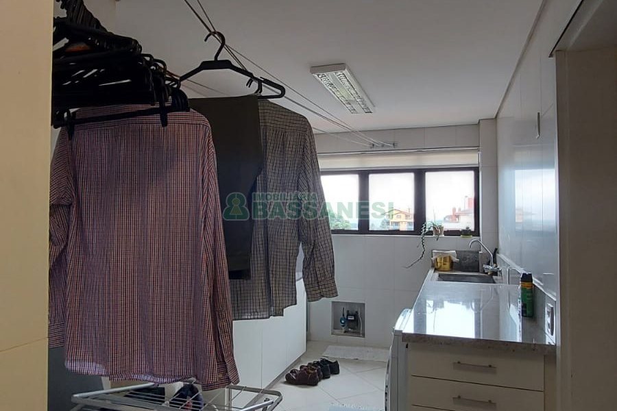 Apto/Cobertura com 328m², 3 dormitórios, 4 vagas, no bairro De Lazzer em Caxias do Sul para Comprar