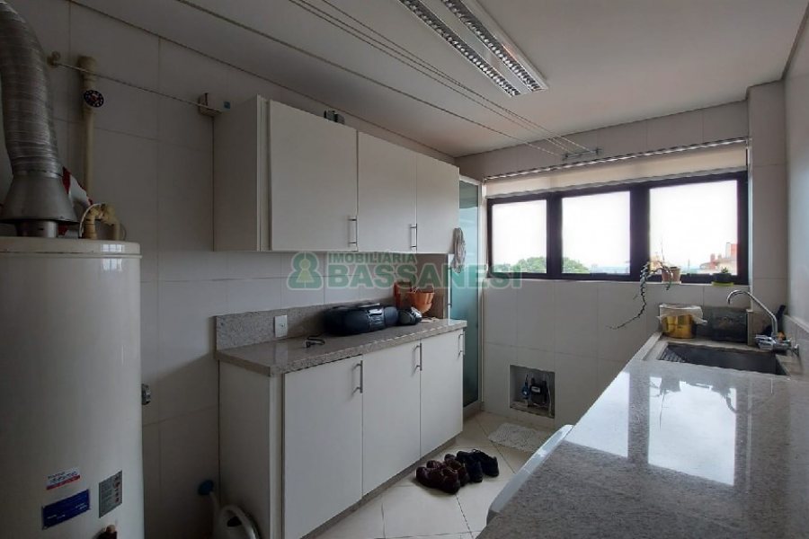 Apto/Cobertura com 328m², 3 dormitórios, 4 vagas, no bairro De Lazzer em Caxias do Sul para Comprar