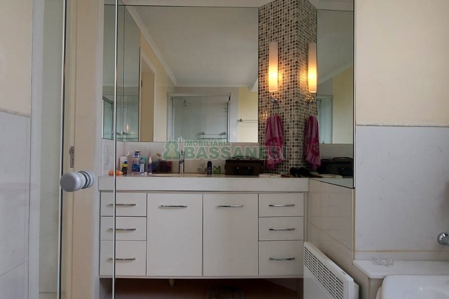 Apto/Cobertura com 328m², 3 dormitórios, 4 vagas, no bairro De Lazzer em Caxias do Sul para Comprar