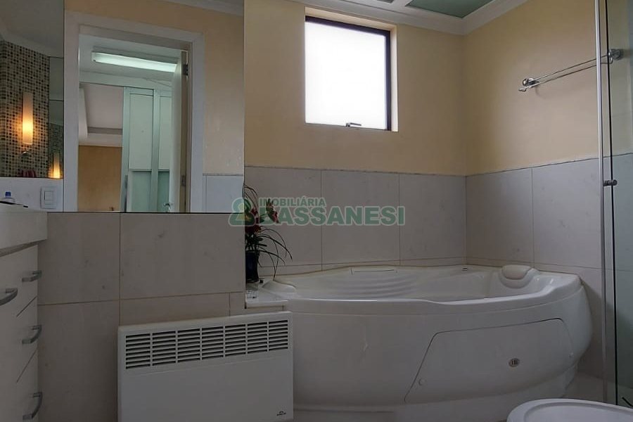 Apto/Cobertura com 328m², 3 dormitórios, 4 vagas, no bairro De Lazzer em Caxias do Sul para Comprar