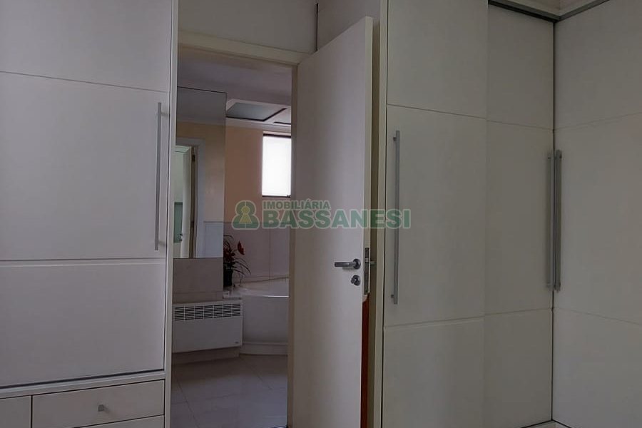 Apto/Cobertura com 328m², 3 dormitórios, 4 vagas, no bairro De Lazzer em Caxias do Sul para Comprar