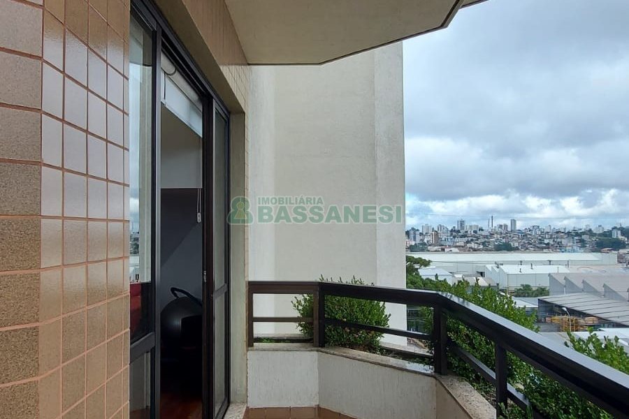 Apto/Cobertura com 328m², 3 dormitórios, 4 vagas, no bairro De Lazzer em Caxias do Sul para Comprar