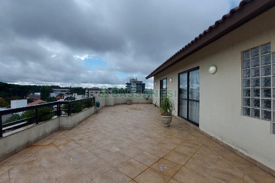 Apto/Cobertura com 328m², 3 dormitórios, 4 vagas, no bairro De Lazzer em Caxias do Sul para Comprar
