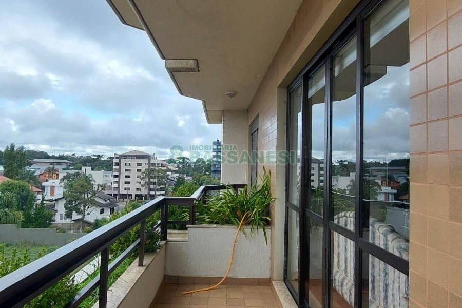 Apto/Cobertura com 328m², 3 dormitórios, 4 vagas, no bairro De Lazzer em Caxias do Sul para Comprar