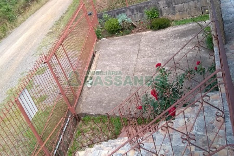 Casa com 168m², 5 dormitórios, 2 vagas, no bairro Pedras Brancas em São Marcos para Comprar
