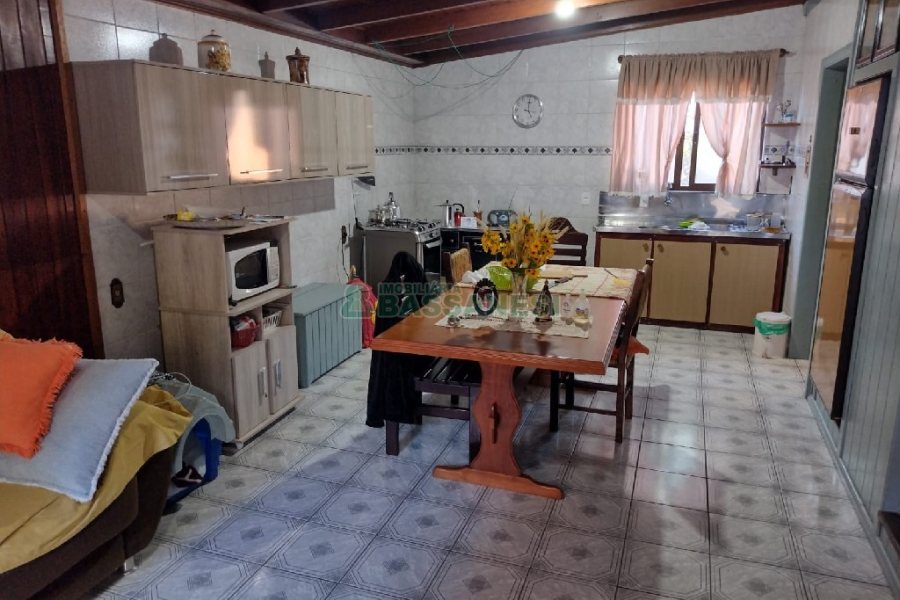 Casa, 5 dormitórios, 4 vagas, no bairro Cruzeiro em Caxias do Sul para Comprar