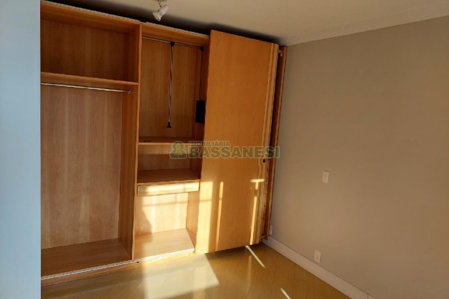 Apartamento, 3 dormitórios, 2 vagas, no bairro Centro em Caxias do Sul para Comprar