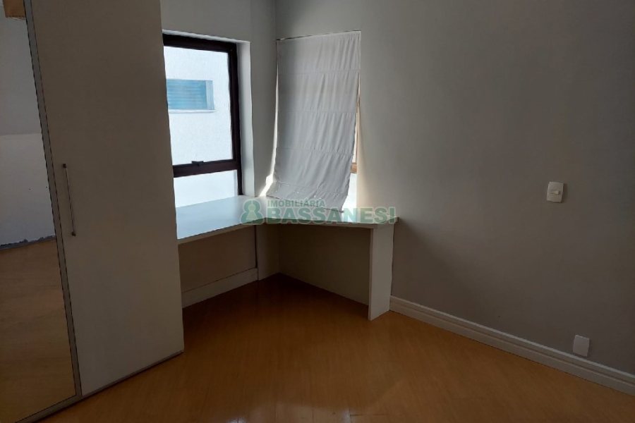 Apartamento, 3 dormitórios, 2 vagas, no bairro Centro em Caxias do Sul para Comprar