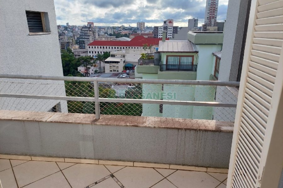 Apartamento, 3 dormitórios, 2 vagas, no bairro Centro em Caxias do Sul para Comprar