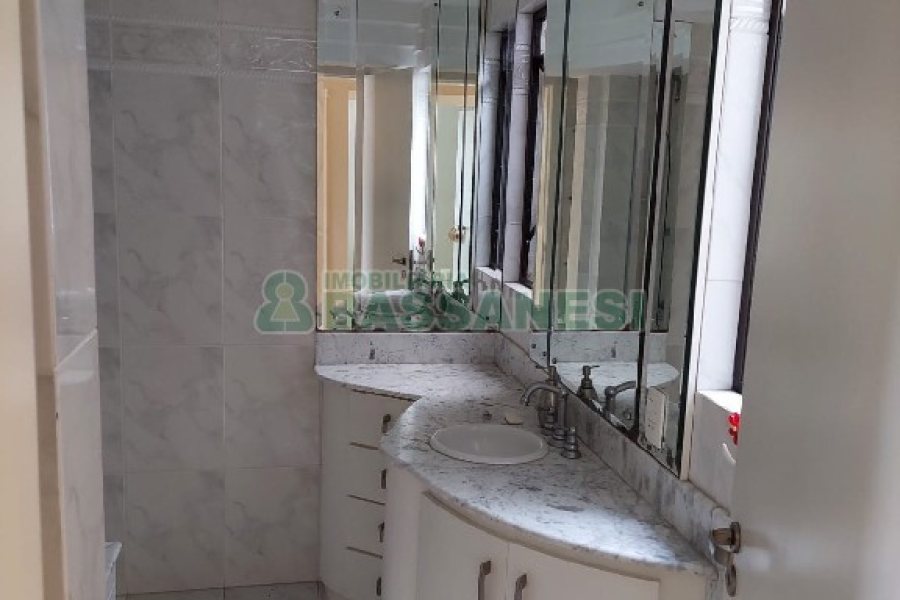 Apartamento, 3 dormitórios, 2 vagas, no bairro Centro em Caxias do Sul para Comprar