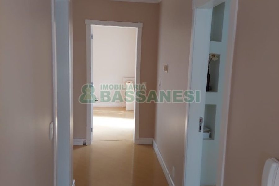 Apartamento, 3 dormitórios, 2 vagas, no bairro Centro em Caxias do Sul para Comprar