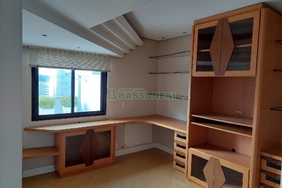 Apartamento, 3 dormitórios, 2 vagas, no bairro Centro em Caxias do Sul para Comprar