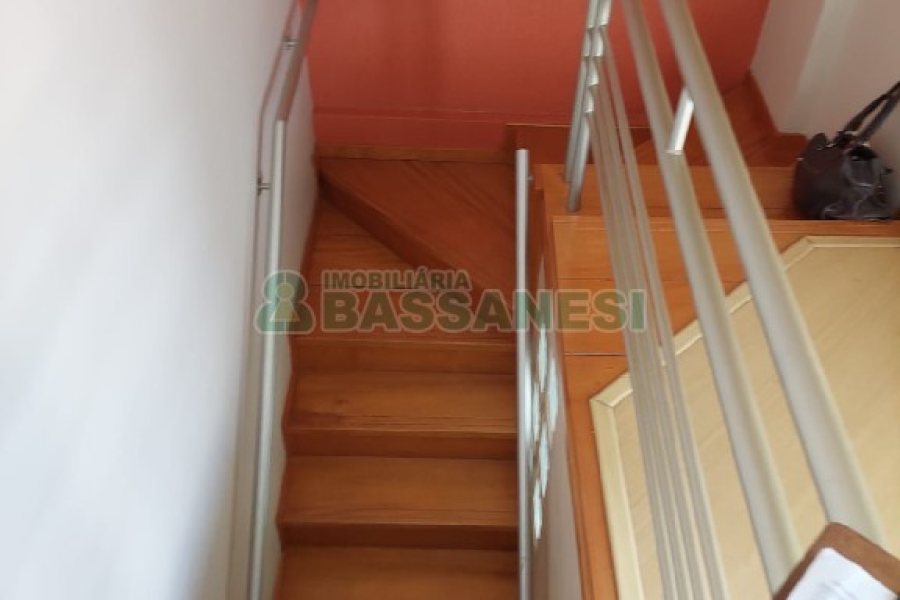 Apartamento, 3 dormitórios, 2 vagas, no bairro Centro em Caxias do Sul para Comprar