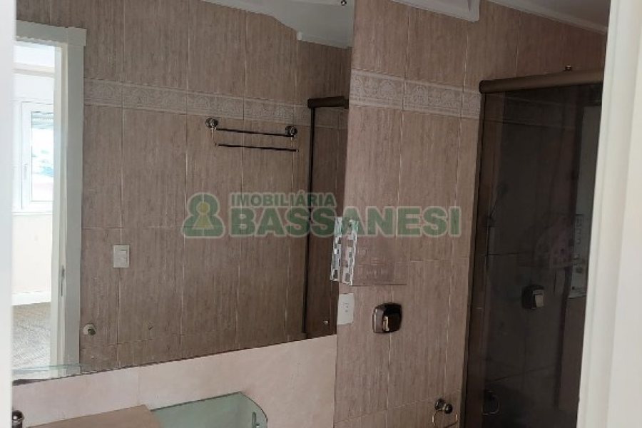 Apartamento, 3 dormitórios, 2 vagas, no bairro Centro em Caxias do Sul para Comprar