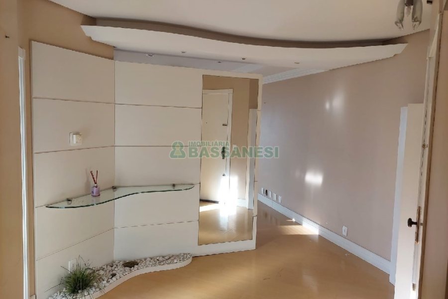 Apartamento, 3 dormitórios, 2 vagas, no bairro Centro em Caxias do Sul para Comprar