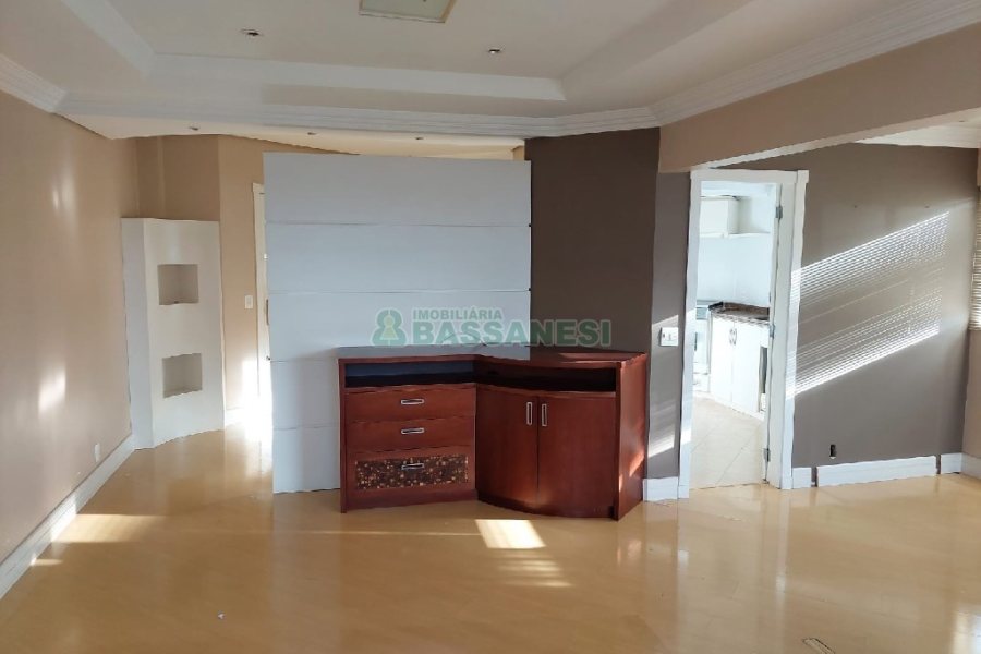 Apartamento, 3 dormitórios, 2 vagas, no bairro Centro em Caxias do Sul para Comprar