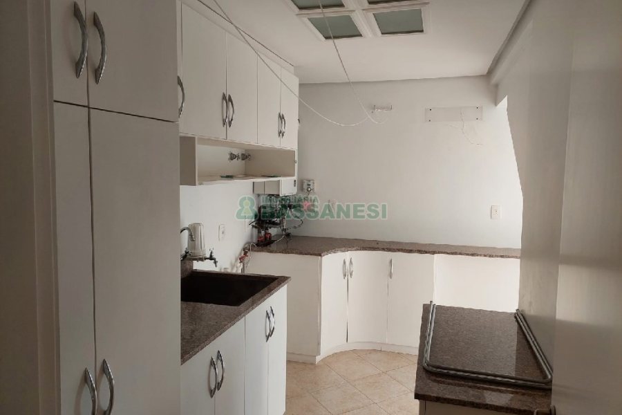 Apartamento, 3 dormitórios, 2 vagas, no bairro Centro em Caxias do Sul para Comprar