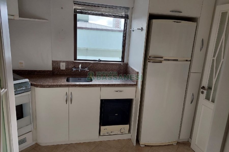 Apartamento, 3 dormitórios, 2 vagas, no bairro Centro em Caxias do Sul para Comprar