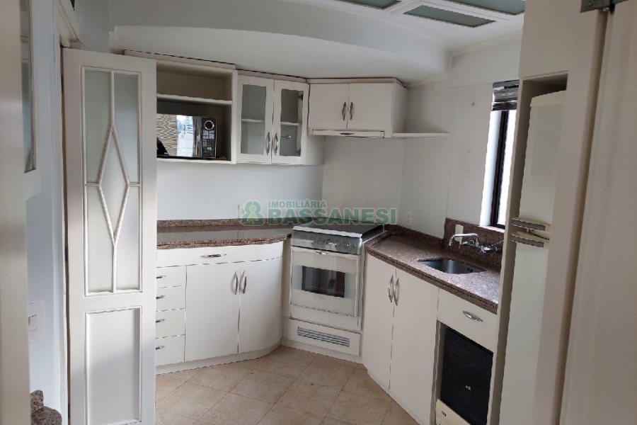 Apartamento, 3 dormitórios, 2 vagas, no bairro Centro em Caxias do Sul para Comprar