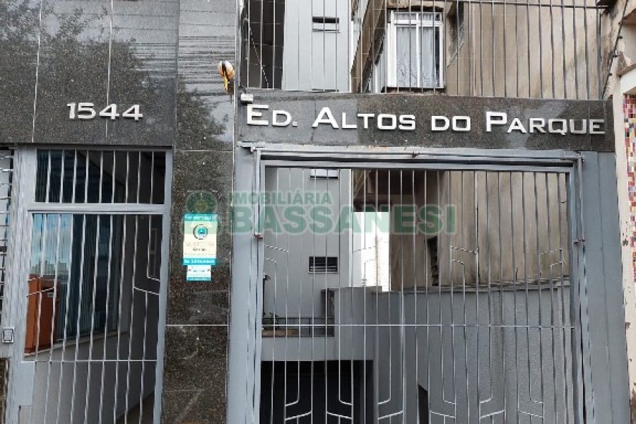 Apartamento, 3 dormitórios, 2 vagas, no bairro Centro em Caxias do Sul para Comprar