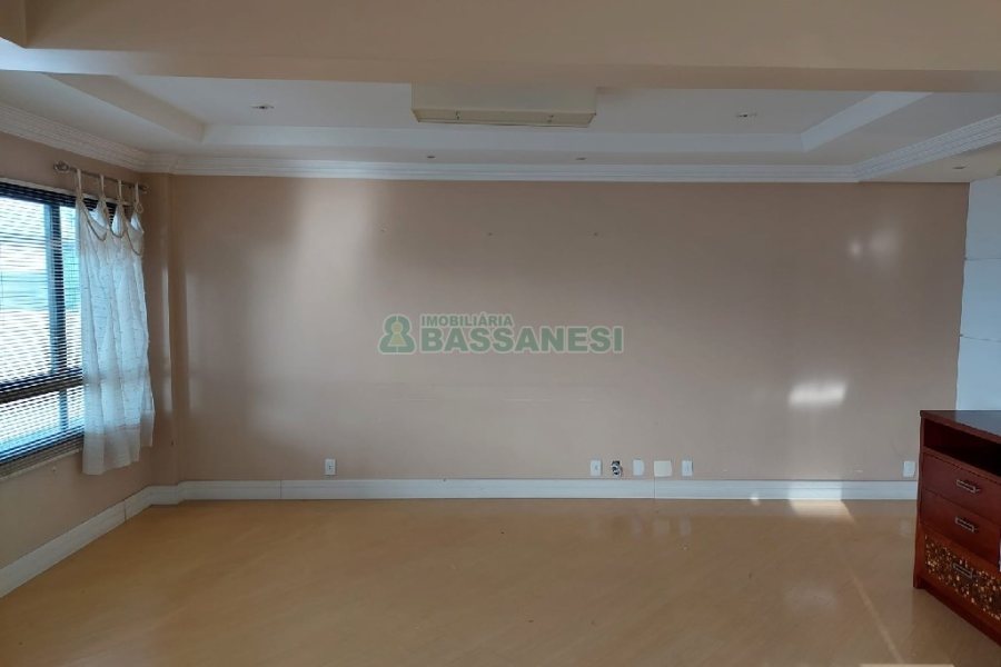 Apartamento, 3 dormitórios, 2 vagas, no bairro Centro em Caxias do Sul para Comprar