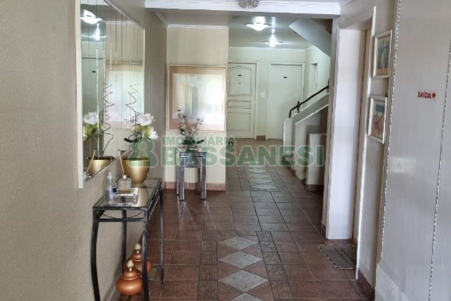 Apto Mobiliado com 99m², 3 dormitórios, 1 vaga, no bairro Medianeira em Caxias do Sul para Comprar