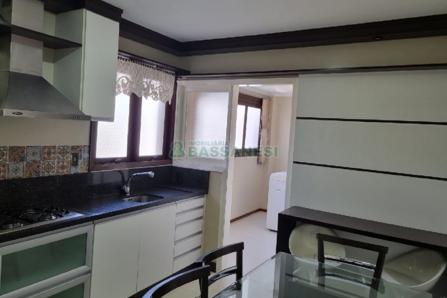 Apto Mobiliado com 99m², 3 dormitórios, 1 vaga, no bairro Medianeira em Caxias do Sul para Comprar