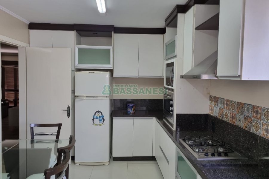 Apto Mobiliado com 99m², 3 dormitórios, 1 vaga, no bairro Medianeira em Caxias do Sul para Comprar