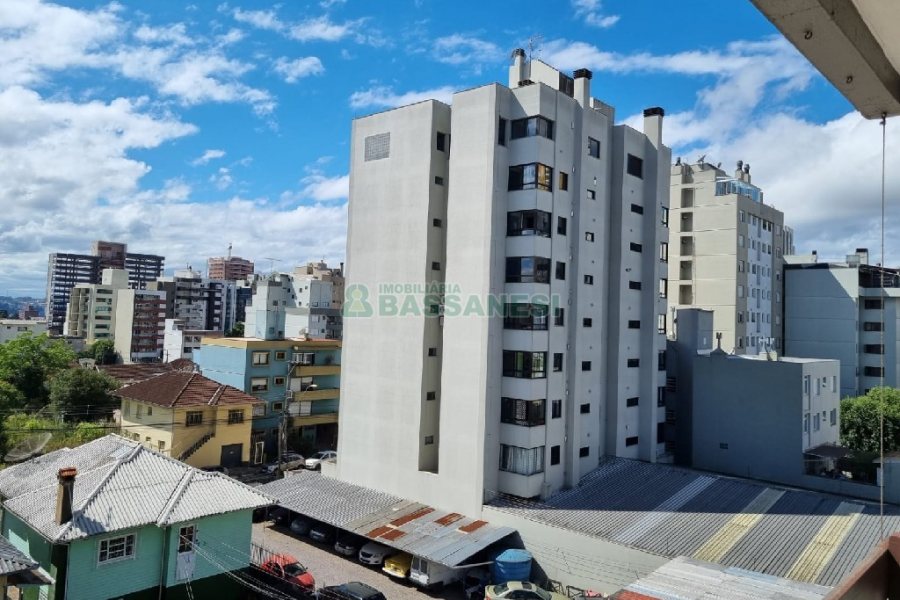 Apto Mobiliado com 99m², 3 dormitórios, 1 vaga, no bairro Medianeira em Caxias do Sul para Comprar