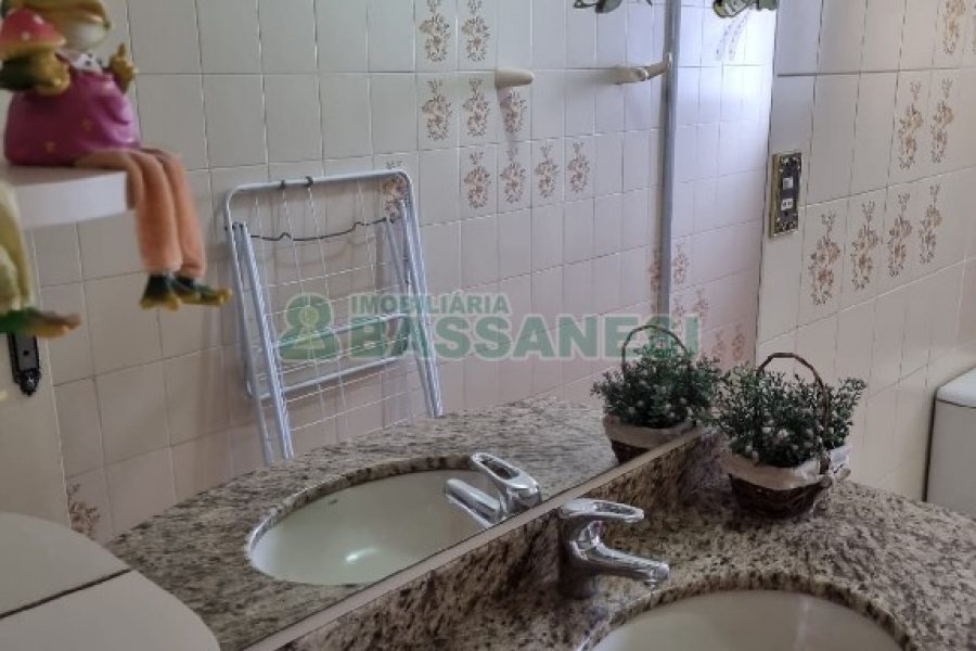 Apto Mobiliado com 99m², 3 dormitórios, 1 vaga, no bairro Medianeira em Caxias do Sul para Comprar