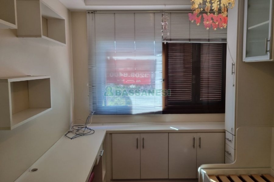 Apto Mobiliado com 99m², 3 dormitórios, 1 vaga, no bairro Medianeira em Caxias do Sul para Comprar