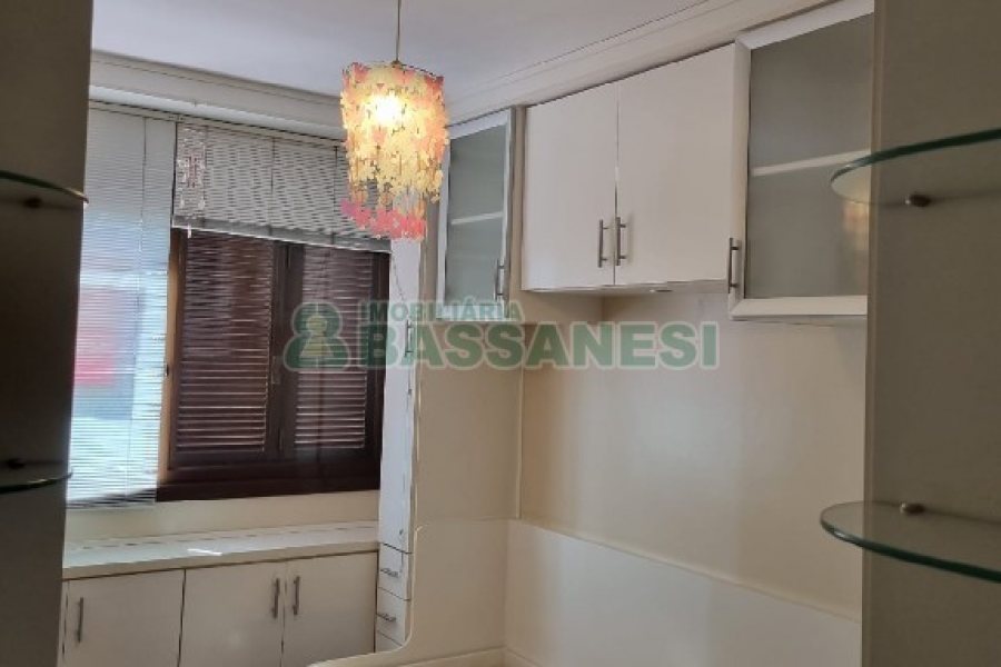 Apto Mobiliado com 99m², 3 dormitórios, 1 vaga, no bairro Medianeira em Caxias do Sul para Comprar