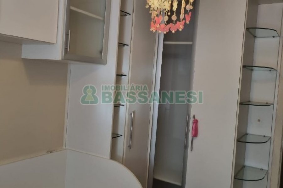 Apto Mobiliado com 99m², 3 dormitórios, 1 vaga, no bairro Medianeira em Caxias do Sul para Comprar