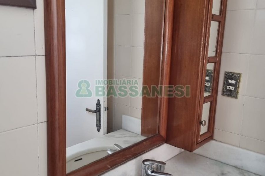 Apto Mobiliado com 99m², 3 dormitórios, 1 vaga, no bairro Medianeira em Caxias do Sul para Comprar