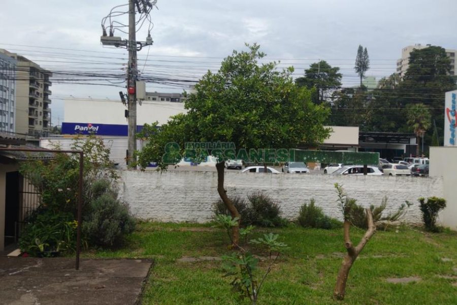 Terreno, 2 dormitórios, 1 vaga, no bairro Centro em Caxias do Sul para Comprar