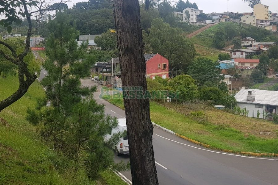 Terreno com 390m², no bairro Marechal Floriano em Caxias do Sul para Comprar