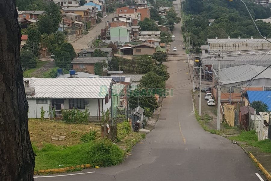 Terreno com 390m², no bairro Marechal Floriano em Caxias do Sul para Comprar