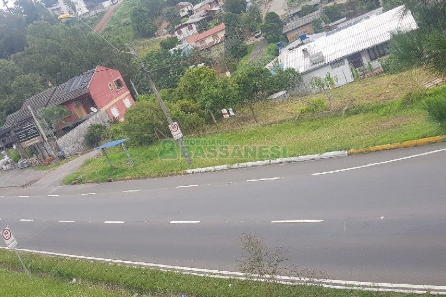 Terreno com 390m², no bairro Marechal Floriano em Caxias do Sul para Comprar