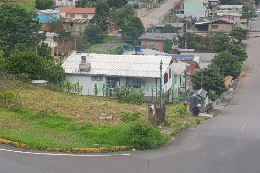 Terreno com 390m², no bairro Marechal Floriano em Caxias do Sul para Comprar