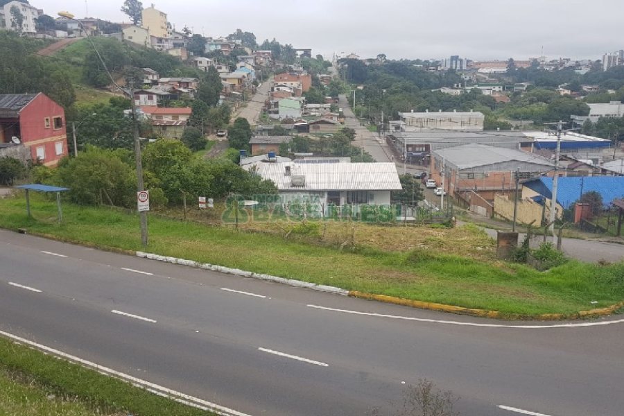 Terreno com 390m², no bairro Marechal Floriano em Caxias do Sul para Comprar