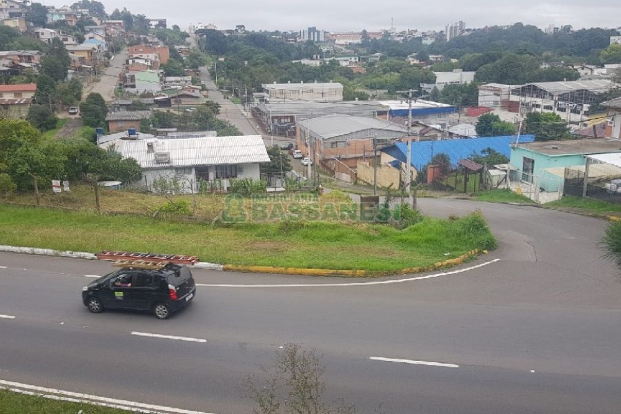 Terreno com 390m², no bairro Marechal Floriano em Caxias do Sul para Comprar