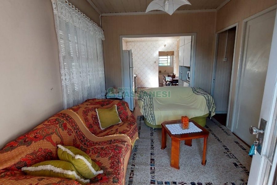 Casa com 85m², 3 dormitórios, 3 vagas, no bairro Santa Catarina em Caxias do Sul para Comprar